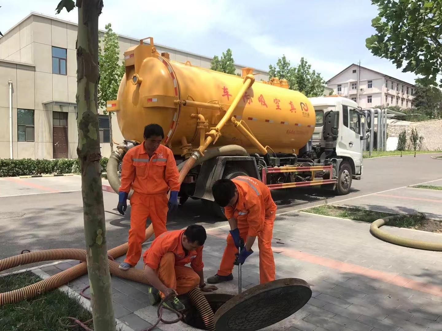江宁化粪池清理与5-8吨吸粪车施工效率分析